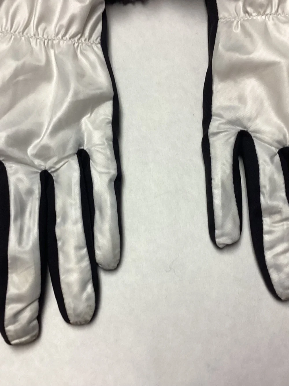 White n black winter gloves super cute. Must have for CCCCOLD ON WAY